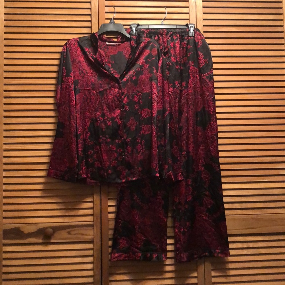 la Vie en Rose satin pajamas
